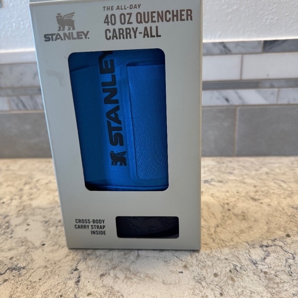 NWT Stanley All Day 40 oz Quencher Carry-All accessory designed to hold Tumbler - Picture 3 of 10
